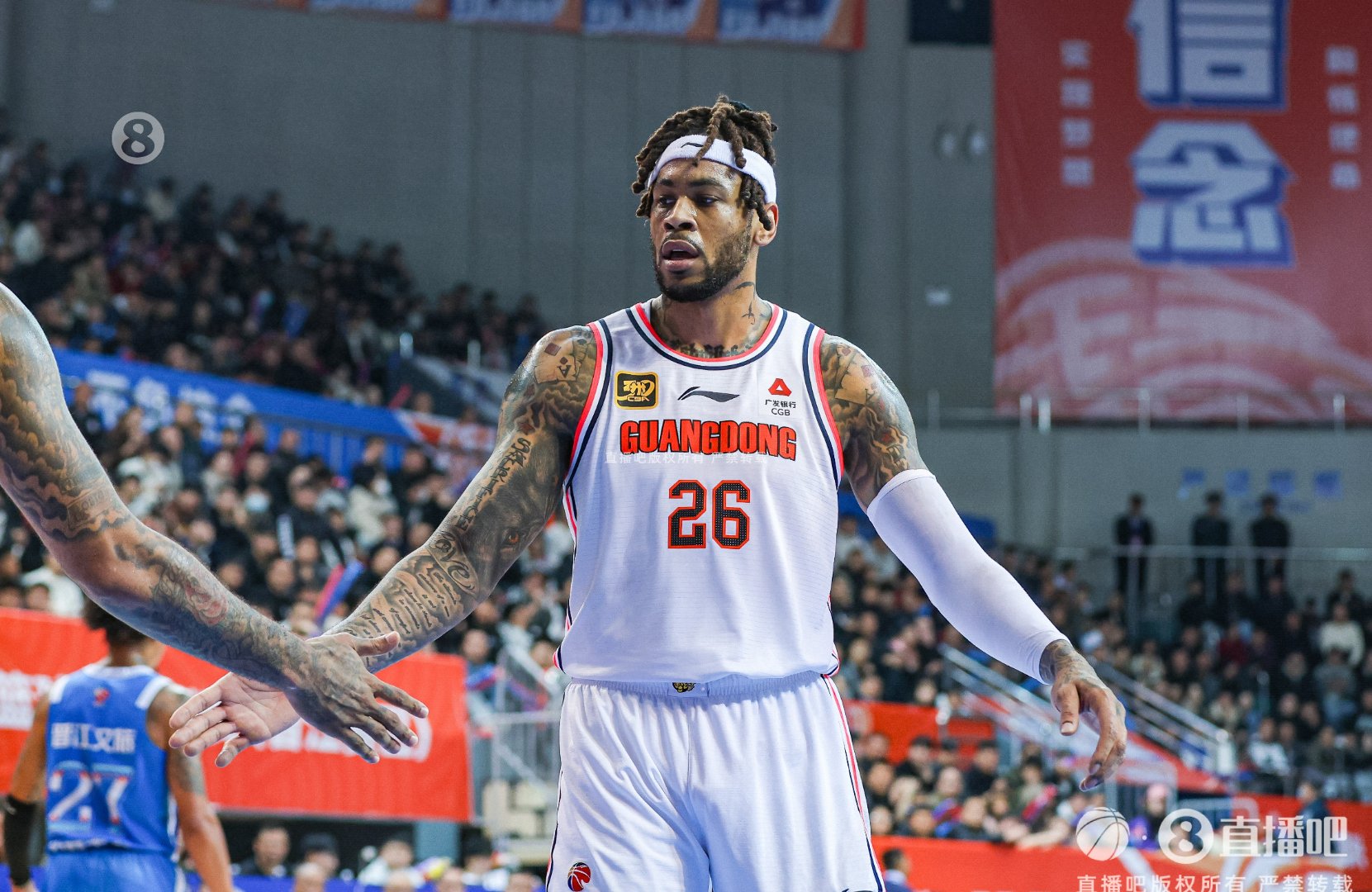 爱游戏ayx -包含今夜CBA季后赛传出新动向，阿斯顿维拉扳平良机，管理层表态——媒体盛赞，控场能力受关注的词条