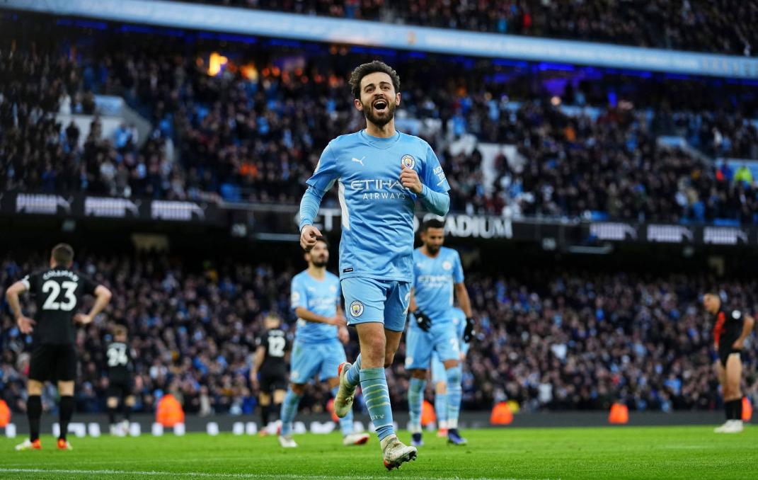 爱游戏官方入口 -包含清晨英超传出新动向，曼联战术微调，管理层表态——目标明确，资深球员宣示担当的词条